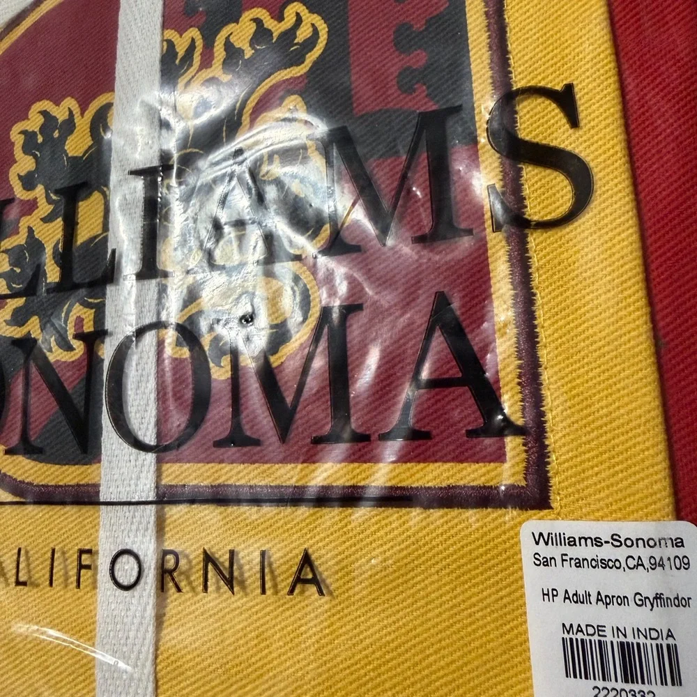 HARRY POTTER™ x Williams Sonoma Gryffindor™ Adult Apron NWT